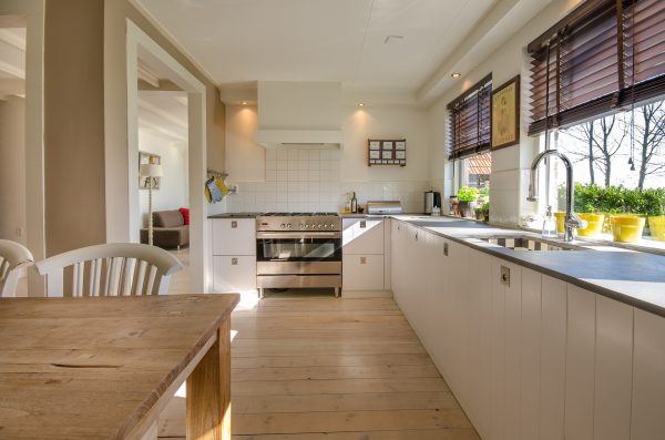 Simpele huis-, tuin- en keukenmiddelen voor schoonmaken